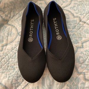 *SOLD* Rothys Size 8 Black Flats